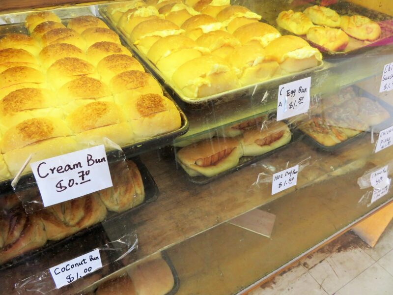 パン屋のショーケース