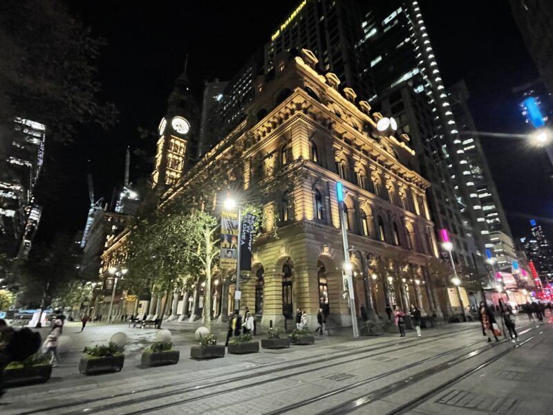 夜のシドニーの街