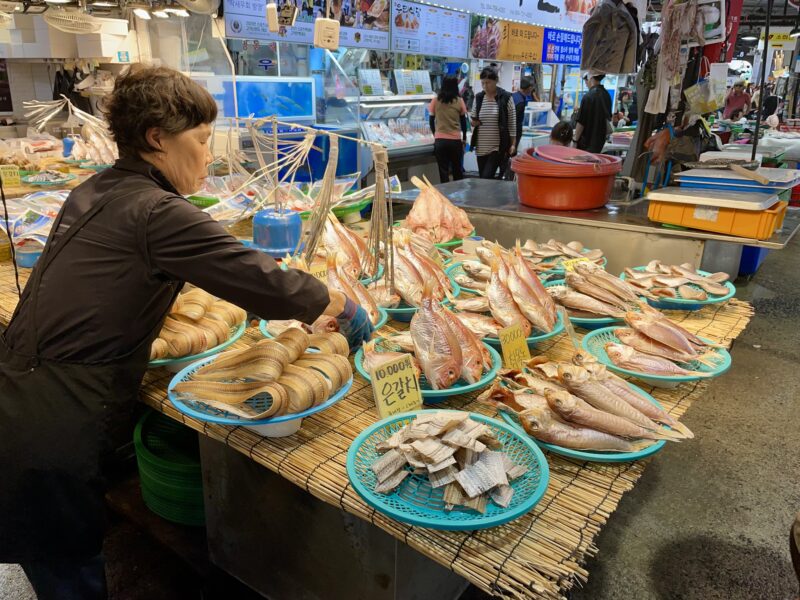 東門市場の干物屋さん