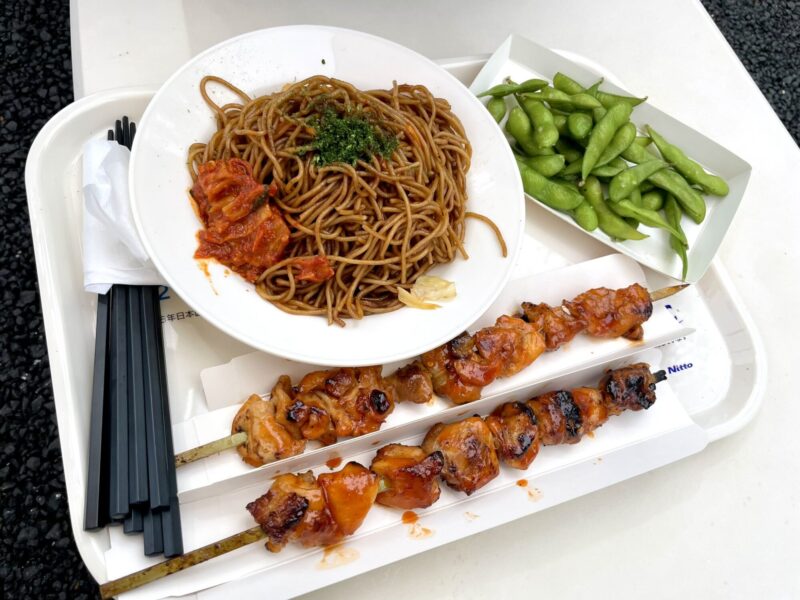 焼きそばと焼き鳥